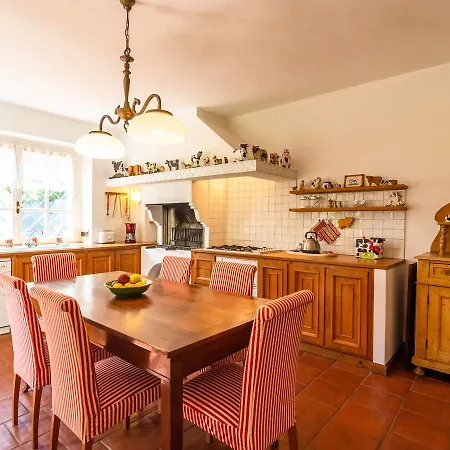 Villa Vezzo Villa *